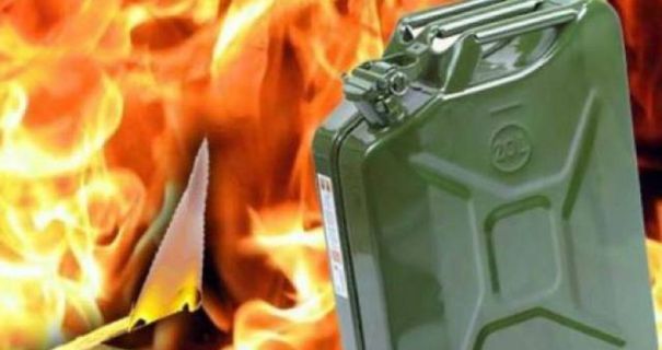 У Рівному чоловік облив батька бензином і підпалив(фото) У Рівному чоловік облив батька бензином і підпалив(фото)