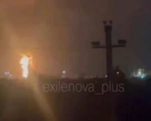 Дрони вдарили по Росії: палає НПЗ, аеропорти зупинили роботу, у Казані зникло світло Дрони вдарили по Росії: палає НПЗ, аеропорти зупинили роботу, у Казані зникло світло