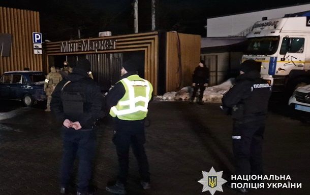 У Чернівецькій області затримали чоловіка, що кинув гранату у поліцейських У Чернівецькій області затримали чоловіка, що кинув гранату у поліцейських