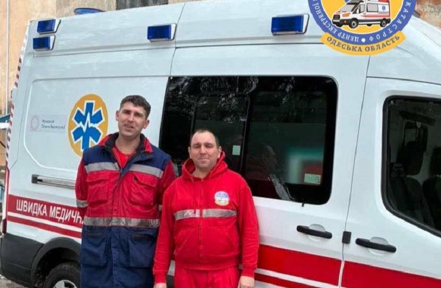 Приймали пологи в дорозі: на Одещині жінка народила дитину в кареті швидкої Приймали пологи в дорозі: на Одещині жінка народила дитину в кареті швидкої