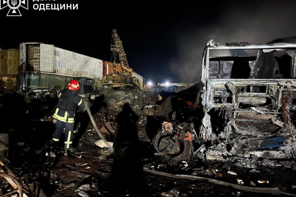 В ніч на 23 лютого ворог вдарив по Одещині, загинуло двоє людей В ніч на 23 лютого ворог вдарив по Одещині, загинуло двоє людей