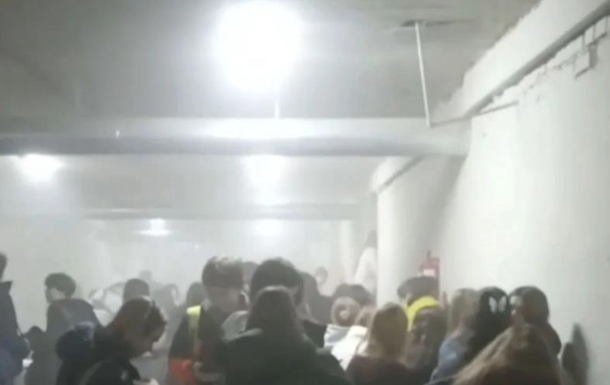 У Дніпрі стався вибух у школі, травмовано двоє дітей У Дніпрі стався вибух у школі, травмовано двоє дітей