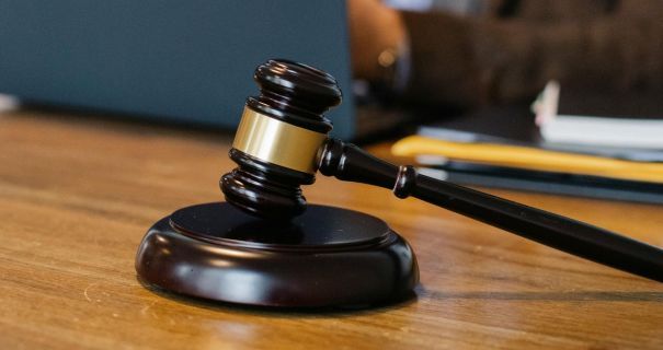 Зрадила державу за 4 тисячі гривень: на Чернігівщині жінку судили за роботу на росіян Зрадила державу за 4 тисячі гривень: на Чернігівщині жінку судили за роботу на росіян