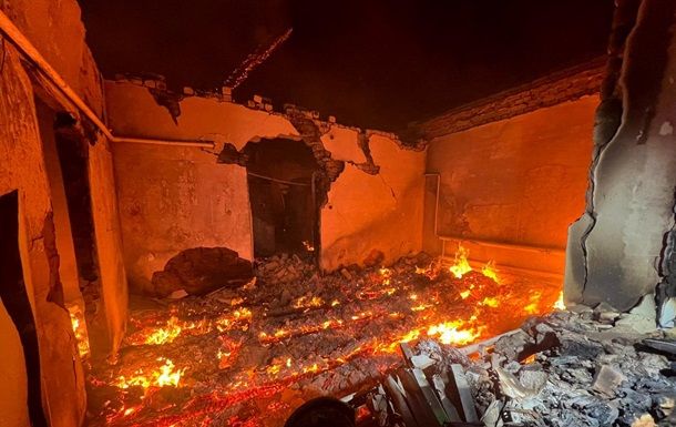 Російські удари не зупиняються: горять будинки та газопровід, є поранені та загиблі Російські удари не зупиняються: горять будинки та газопровід, є поранені та загиблі