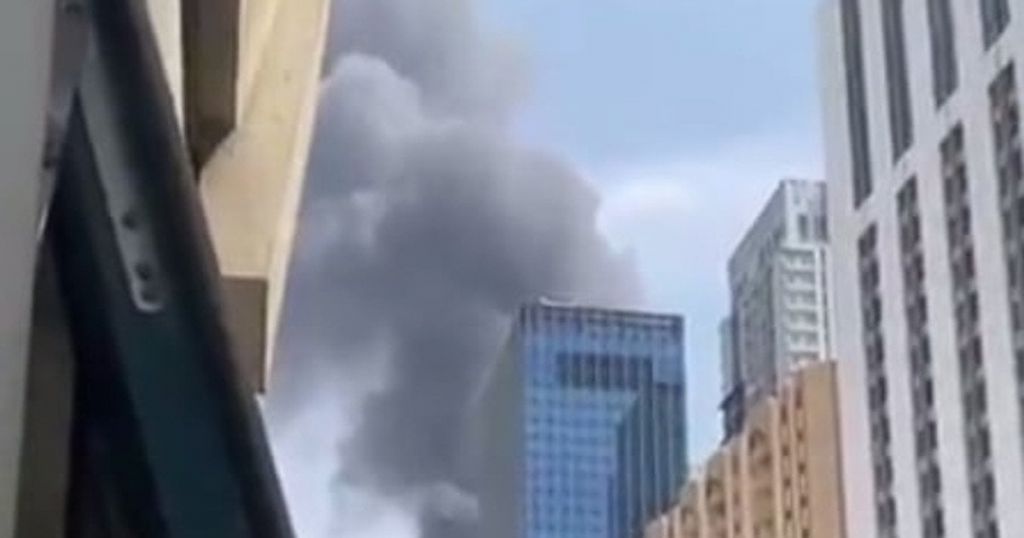 Іранський "Шахед" атакував ТЦ у Шарджі: під завалами можуть бути люди Іранський "Шахед" атакував ТЦ у Шарджі: під завалами можуть бути люди