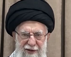 В Ірані оголосили тимчасових керівників після загибелі Алі Хаменеї В Ірані оголосили тимчасових керівників після загибелі Алі Хаменеї