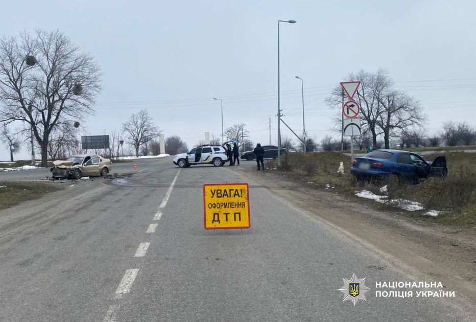 Поліцейські встановлюють обставини ДТП в Ізмаїльському районі, внаслідок якої травмувалися троє людей Поліцейські встановлюють обставини ДТП в Ізмаїльському районі, внаслідок якої травмувалися троє людей