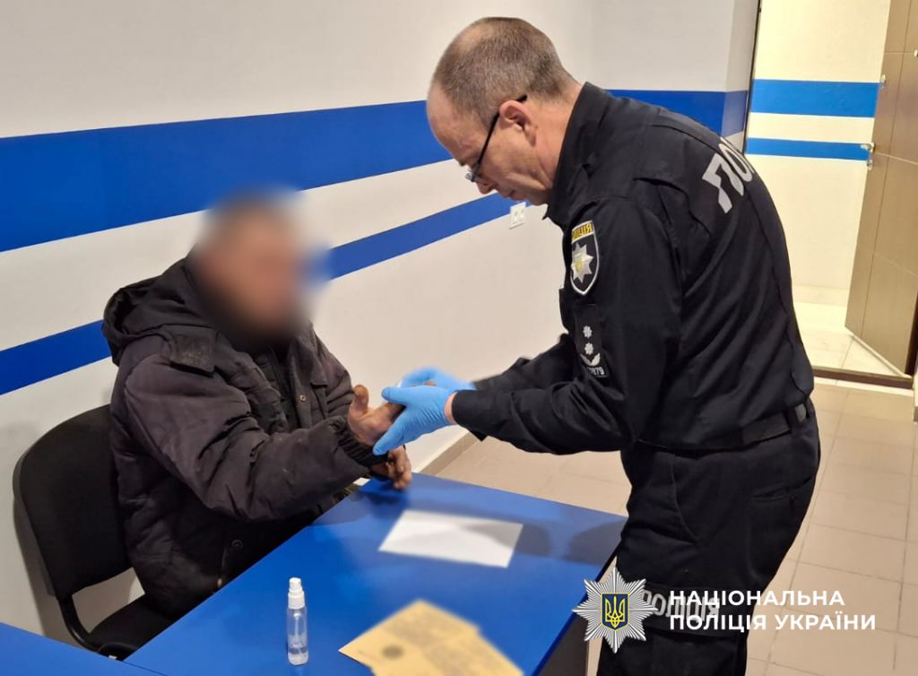 На Одещині судитимуть чоловіка, який вдарив ножем у живіт свого 16-річного племінника На Одещині судитимуть чоловіка, який вдарив ножем у живіт свого 16-річного племінника