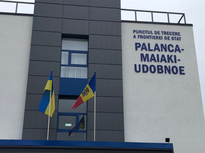 На кордоні з Одещиною зупинили вантажівку з прихованими інʼєкціями краси На кордоні з Одещиною зупинили вантажівку з прихованими інʼєкціями краси