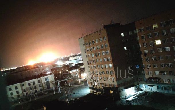 Знов розносять логістику Кубані: У РФ палає Афіпський НПЗ - важливе джерело забезпечення палива окупантів в Україні Знов розносять логістику Кубані: У РФ палає Афіпський НПЗ - важливе джерело забезпечення палива окупантів в Україні