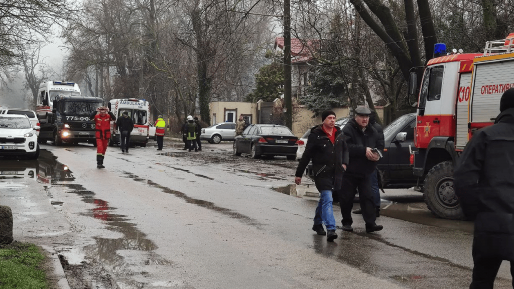 Два роки тому ракетний удар Росії по Одесі забрав 21 життя(фото) Два роки тому ракетний удар Росії по Одесі забрав 21 життя(фото)