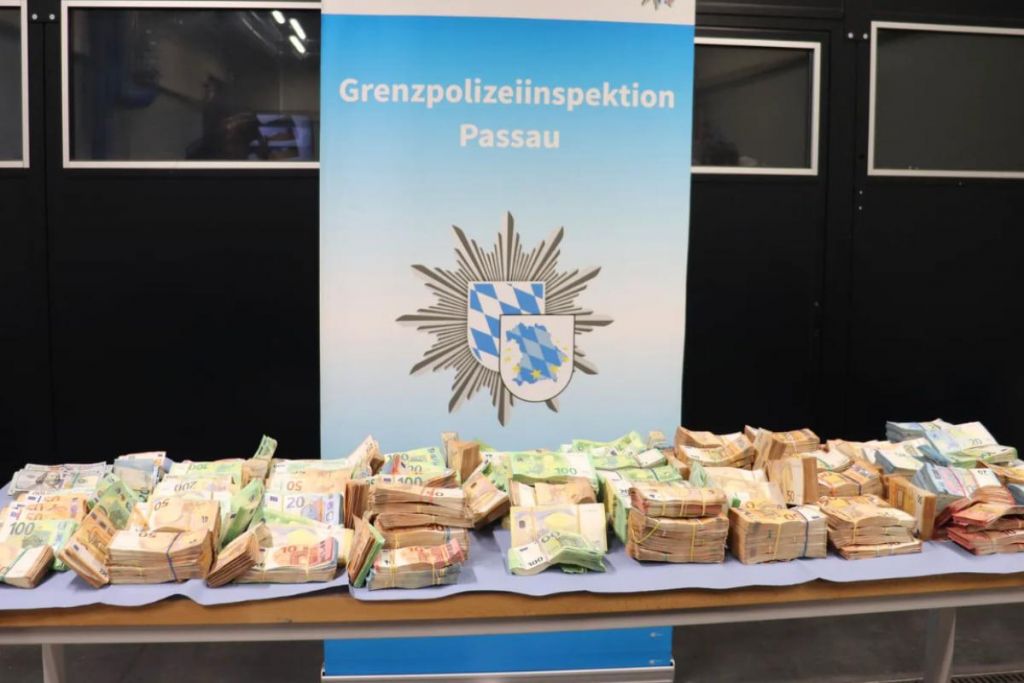 45-річний чоловік віз через Німеччину мільйон євро готівкою 45-річний чоловік віз через Німеччину мільйон євро готівкою