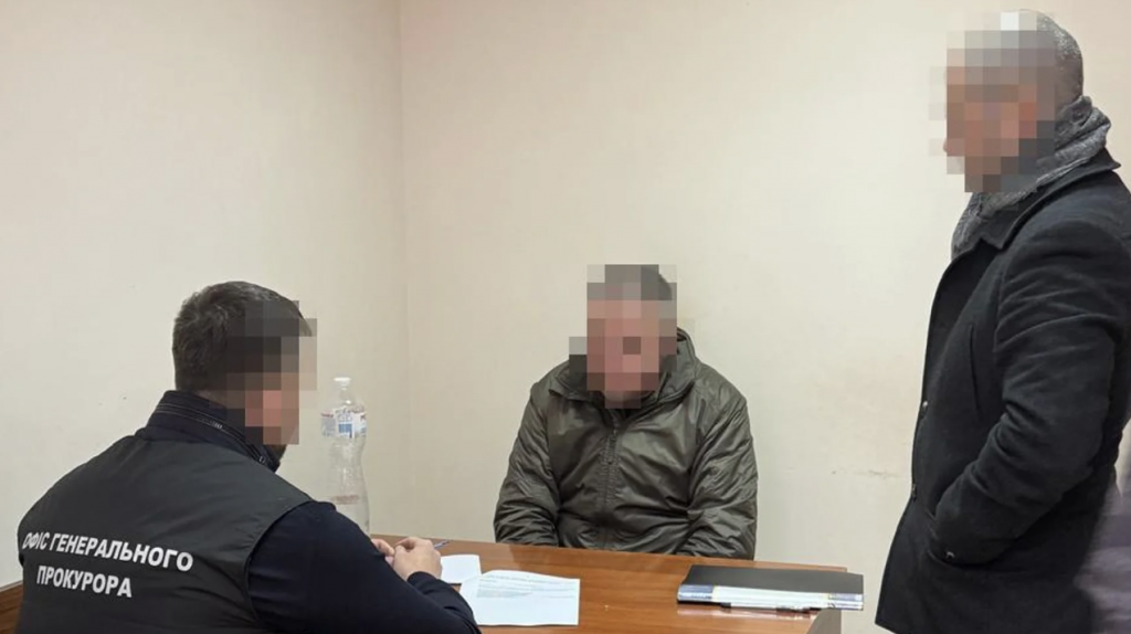 Заступникам двох обласних голів СБУ вручили підозри. Раніше їх затримали за схему щодо бурштину Заступникам двох обласних голів СБУ вручили підозри. Раніше їх затримали за схему щодо бурштину