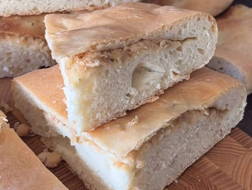 Грузинські лобіані: готуються просто, але смак такий, що зупинитися важко Грузинські лобіані: готуються просто, але смак такий, що зупинитися важко