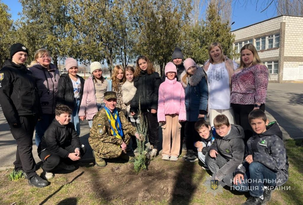 В Ізмаїлі поліцейські провели для школярів урок патріотизму (відео) В Ізмаїлі поліцейські провели для школярів урок патріотизму (відео)