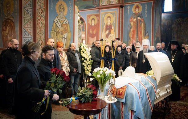 Зеленський попрощався з патріархом Філаретом Зеленський попрощався з патріархом Філаретом