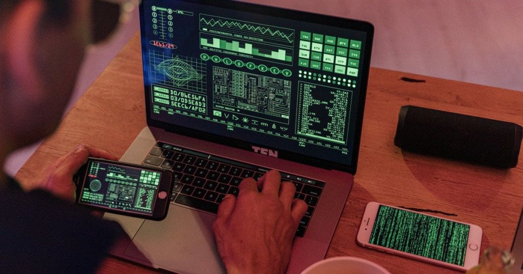 Хакери РФ зламують месенджери: під ударом Signal і WhatsApp — ФБР Хакери РФ зламують месенджери: під ударом Signal і WhatsApp — ФБР