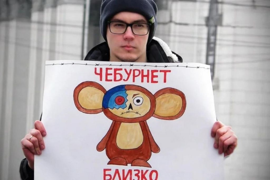 РФ поглинули цифрові 90-ті: люди взялись за рації, пейджери та бояться "залізної завіси" РФ поглинули цифрові 90-ті: люди взялись за рації, пейджери та бояться "залізної завіси"