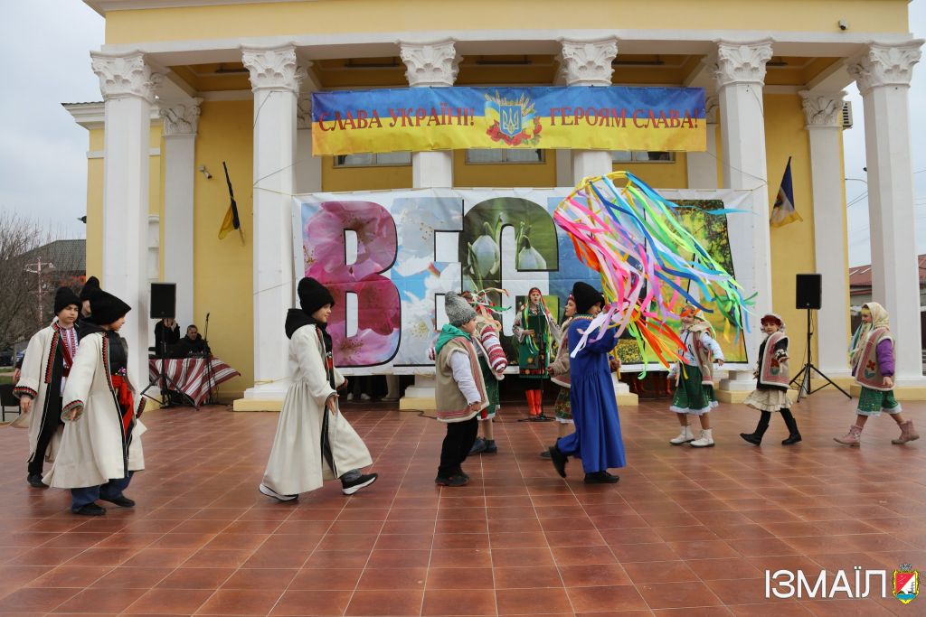 Цими вихідними в Ізмаїлі на площі перед Палацом культури імені Т.Г.Шевченка відбувся благодійний концерт-ярмарок «Весна йде, красу несе», який об’єднав творчість, весняне оновлення та незламну віру в майбутнє. Цими вихідними в Ізмаїлі на площі перед Палацом культури імені Т.Г.Шевченка відбувся благодійний концерт-ярмарок «Весна йде, красу несе», який об’єднав творчість, весняне оновлення та незламну віру в майбутнє.