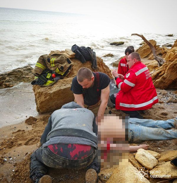 На Одещині двоє чоловіків впали з обриву — один загинув На Одещині двоє чоловіків впали з обриву — один загинув