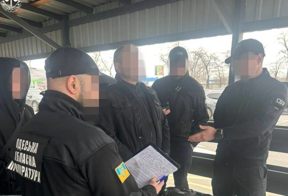 На Одещині митник налагодив схему поборів з підприємців, які експортують товари до Молдови На Одещині митник налагодив схему поборів з підприємців, які експортують товари до Молдови