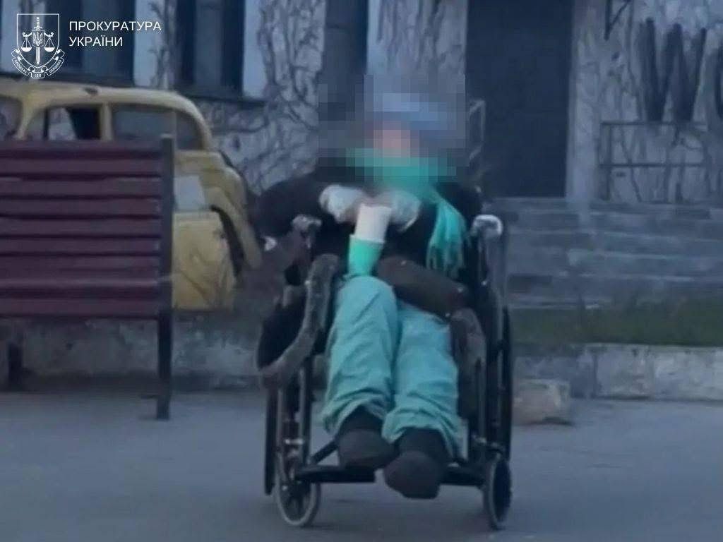 Примушувала 96-річну матір жебракувати в Одесі: прокуратура вимагає суворішого покарання(фото) Примушувала 96-річну матір жебракувати в Одесі: прокуратура вимагає суворішого покарання(фото)