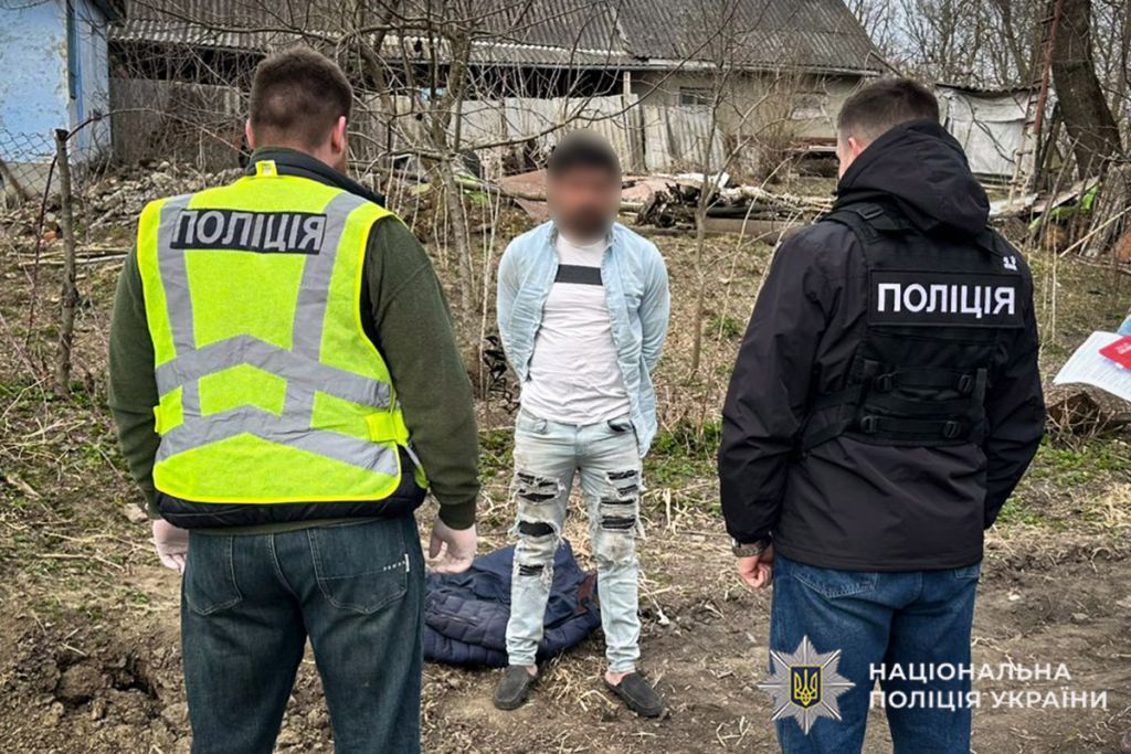 На Хмельниччині батько продав свого 14-річного сина за 2 тисячі гривень На Хмельниччині батько продав свого 14-річного сина за 2 тисячі гривень