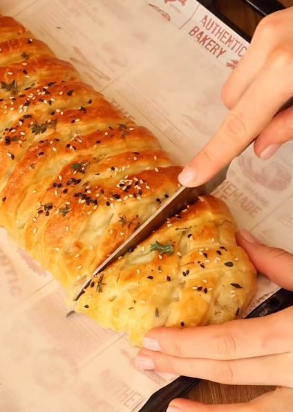 Весняний пиріг зі шпинатом: готуємо сезонну випічку, яка ідеально підійде для сніданку, обіду чи вечері Весняний пиріг зі шпинатом: готуємо сезонну випічку, яка ідеально підійде для сніданку, обіду чи вечері