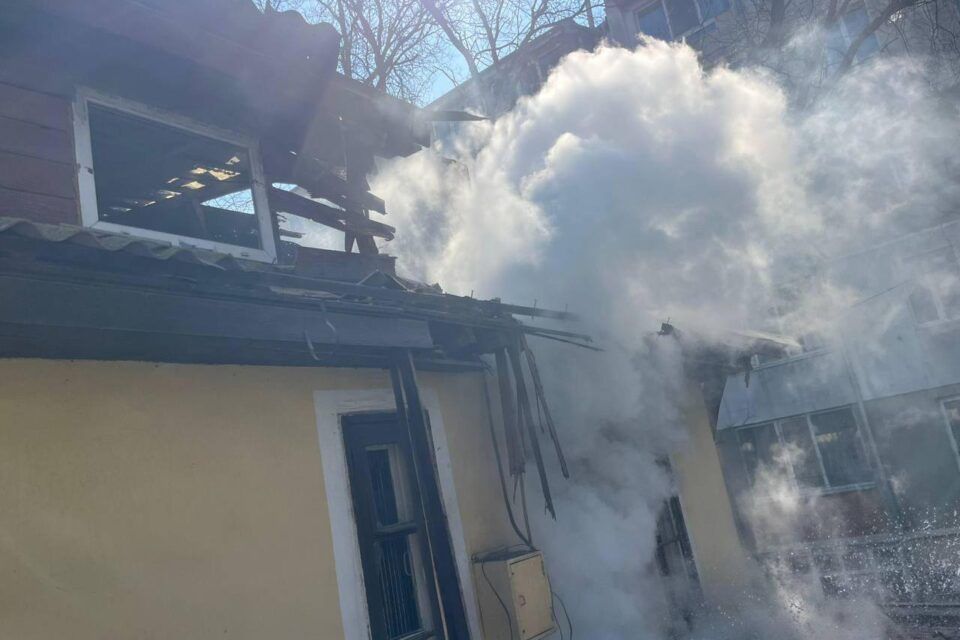 Ворог атакував Чорноморськ: пошкоджено будинки Ворог атакував Чорноморськ: пошкоджено будинки