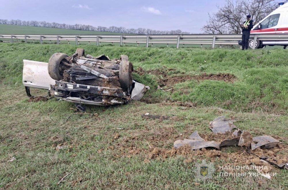 На трасі Одеса-Рені в Ізмаїльському районі злетів з дороги та перекинувся «Lexus»: є постраждалі На трасі Одеса-Рені в Ізмаїльському районі злетів з дороги та перекинувся «Lexus»: є постраждалі