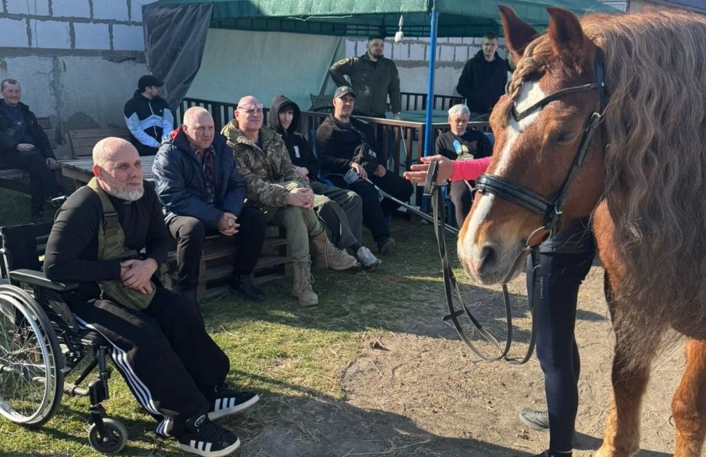 На Одещині відновили заняття з іпотерапії для реабілітації ветеранів війни(фото) На Одещині відновили заняття з іпотерапії для реабілітації ветеранів війни(фото)