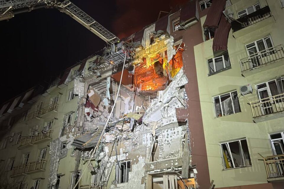 Ворог відібрав життя матері з дитиною під час обстрілу по Одесі: в Одеській ОВА повідомили про загиблих та постраждалих Ворог відібрав життя матері з дитиною під час обстрілу по Одесі: в Одеській ОВА повідомили про загиблих та постраждалих