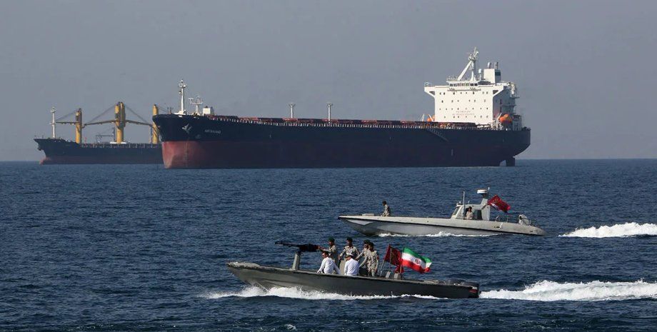 Іран погодився відкрити Ормузьку протоку: яка ситуація із судноплавством зараз Іран погодився відкрити Ормузьку протоку: яка ситуація із судноплавством зараз