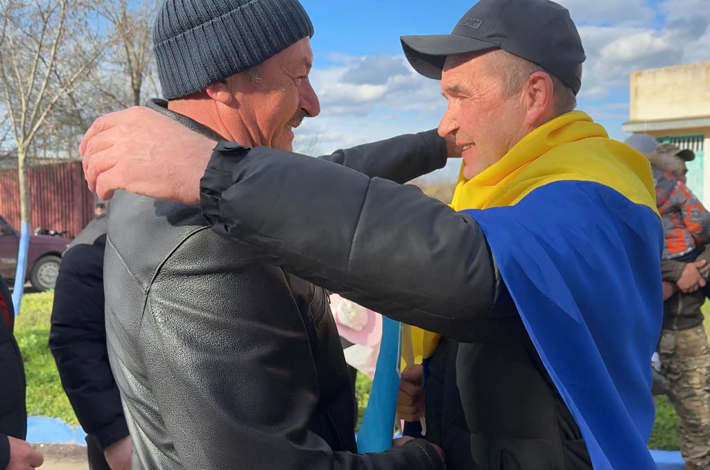 На Одещині зустріли звільненого з полону захисника Олексія Белінського(фото) На Одещині зустріли звільненого з полону захисника Олексія Белінського(фото)