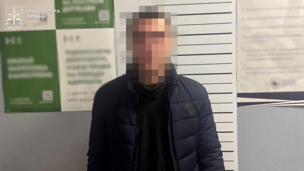 На Львівщині чоловік викрав з патрульної машини гумову палицю та алкотестер і поплатився На Львівщині чоловік викрав з патрульної машини гумову палицю та алкотестер і поплатився