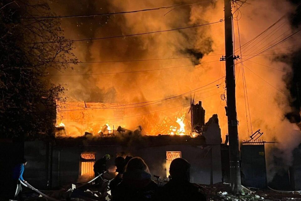 Вночі 11 квітня рф атакувала Одесу: внаслідок влучання у житловий сектор є загиблі Вночі 11 квітня рф атакувала Одесу: внаслідок влучання у житловий сектор є загиблі