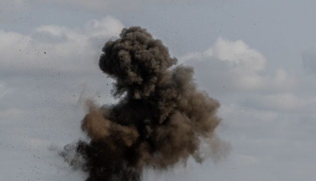 Українські безпілотники повторно атакували нафтопереробну станцію у Кримську Українські безпілотники повторно атакували нафтопереробну станцію у Кримську