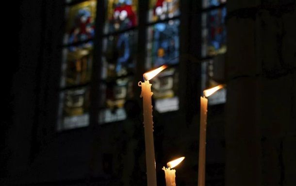 В Єрусалимі зійшов Благодатний вогонь В Єрусалимі зійшов Благодатний вогонь