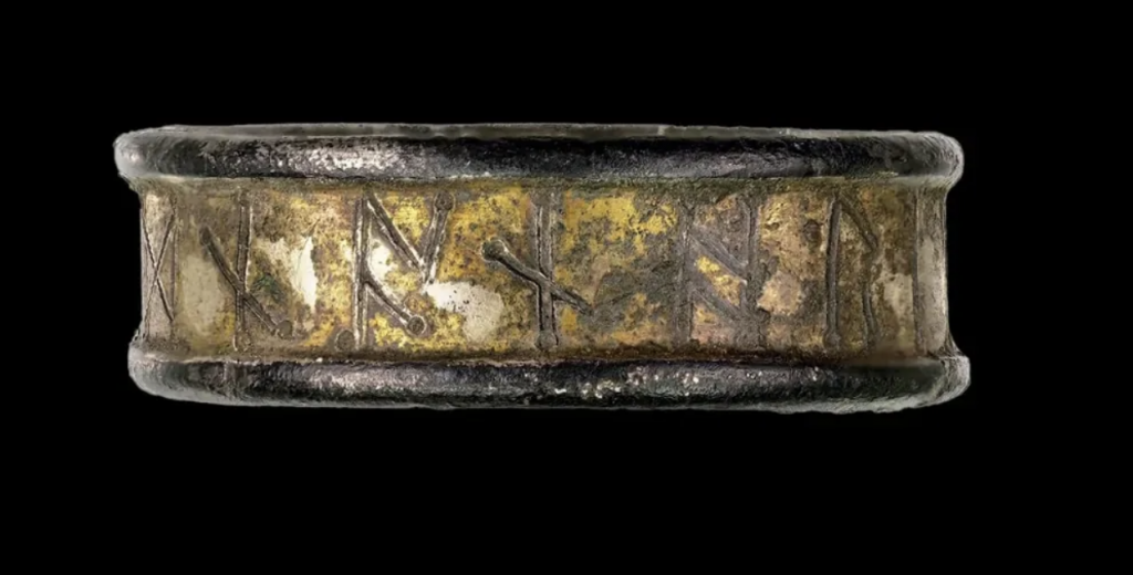 Металошукач виявив каблучку, яку ніхто не бачив понад тисячу років Металошукач виявив каблучку, яку ніхто не бачив понад тисячу років