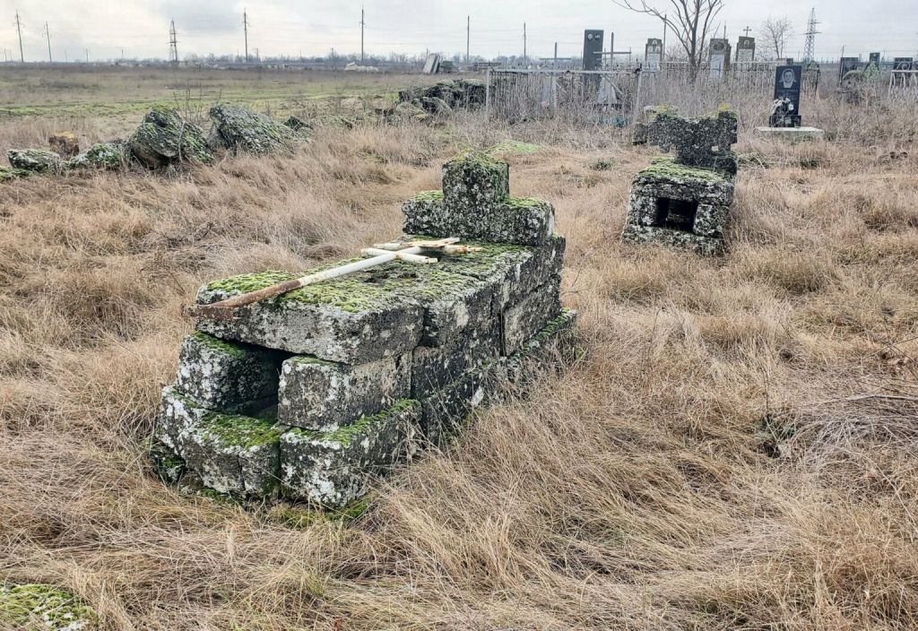 У напівзакинутому селі на Одещині виявили унікальний козацький некрополь(фото) У напівзакинутому селі на Одещині виявили унікальний козацький некрополь(фото)