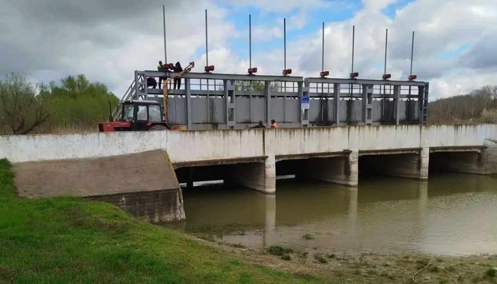 В Ізмаїльському районі через підняття Дунаю активно наповнюють водосховища водою В Ізмаїльському районі через підняття Дунаю активно наповнюють водосховища водою