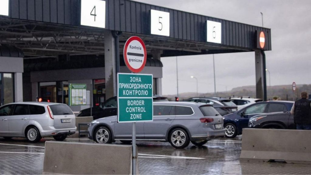 З Одеси до Молдови не виїхати: на дорозі сильні ускладнення(фото) З Одеси до Молдови не виїхати: на дорозі сильні ускладнення(фото)