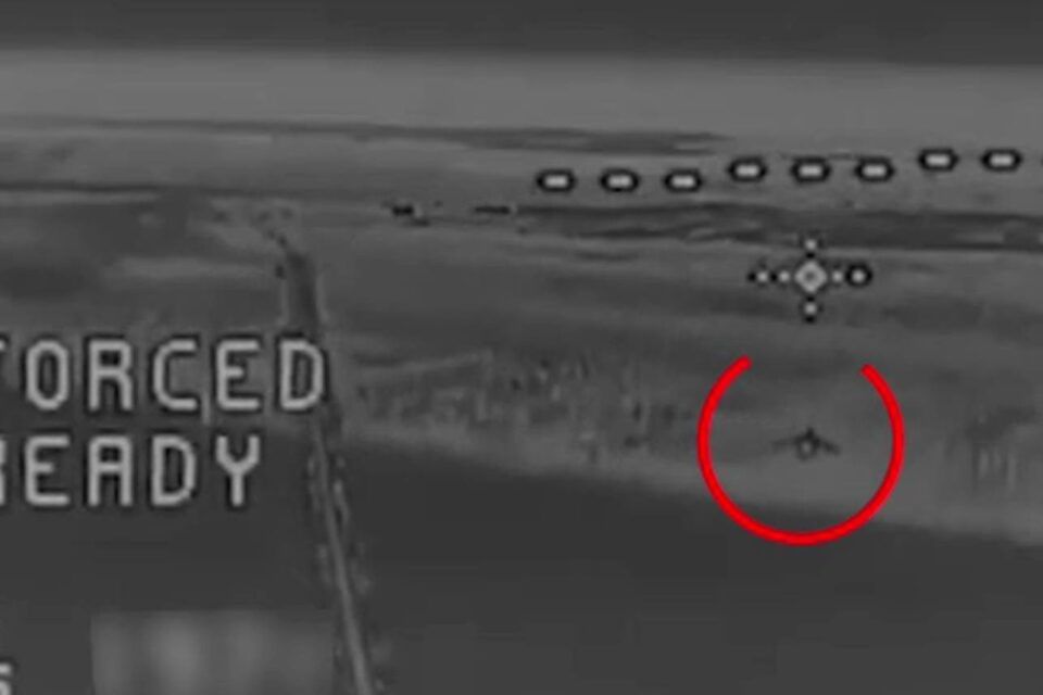 В Ізмаїлі вперше цивільні під керівництвом військових знищили ворожий «шахед» В Ізмаїлі вперше цивільні під керівництвом військових знищили ворожий «шахед»