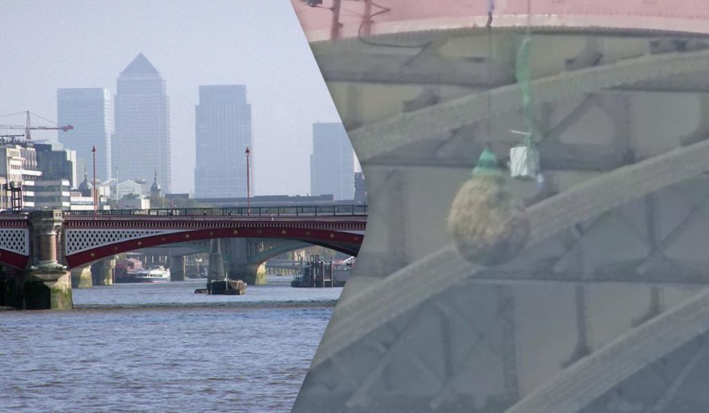 Чому з одного з мостів у Лондоні звисає тюк соломи: розкрито дивну традицію з минулого Чому з одного з мостів у Лондоні звисає тюк соломи: розкрито дивну традицію з минулого