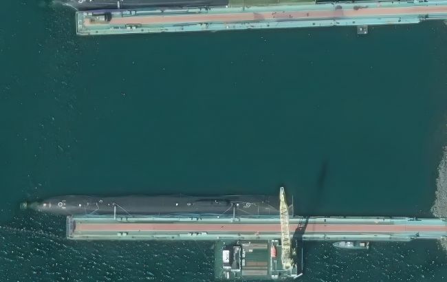 РФ почала захищати антидроновими сітками підводні човни за 7400 км від України РФ почала захищати антидроновими сітками підводні човни за 7400 км від України