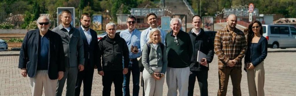 Делегації зі США показали знищений Морвокзал в Одесі(фото) Делегації зі США показали знищений Морвокзал в Одесі(фото)