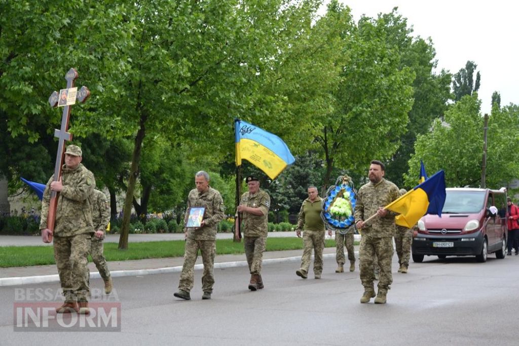 У Кілії не стихає жалоба: місто проводжало в останню путь Героя, який загинув понад рік тому У Кілії не стихає жалоба: місто проводжало в останню путь Героя, який загинув понад рік тому