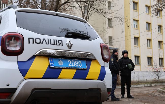 У Харкові жінка жорстоко побила сина на очах у людей: дитина в синцях У Харкові жінка жорстоко побила сина на очах у людей: дитина в синцях