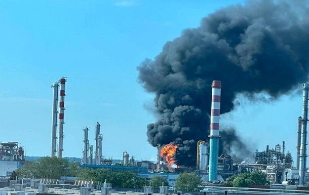 В Угорщині стався вибух на НПЗ, є жертви В Угорщині стався вибух на НПЗ, є жертви