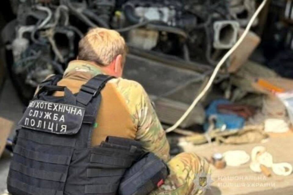 На Одещині затримали військовослужбовця, який самовільно залишив підрозділ та вивіз додому арсенал зброї На Одещині затримали військовослужбовця, який самовільно залишив підрозділ та вивіз додому арсенал зброї